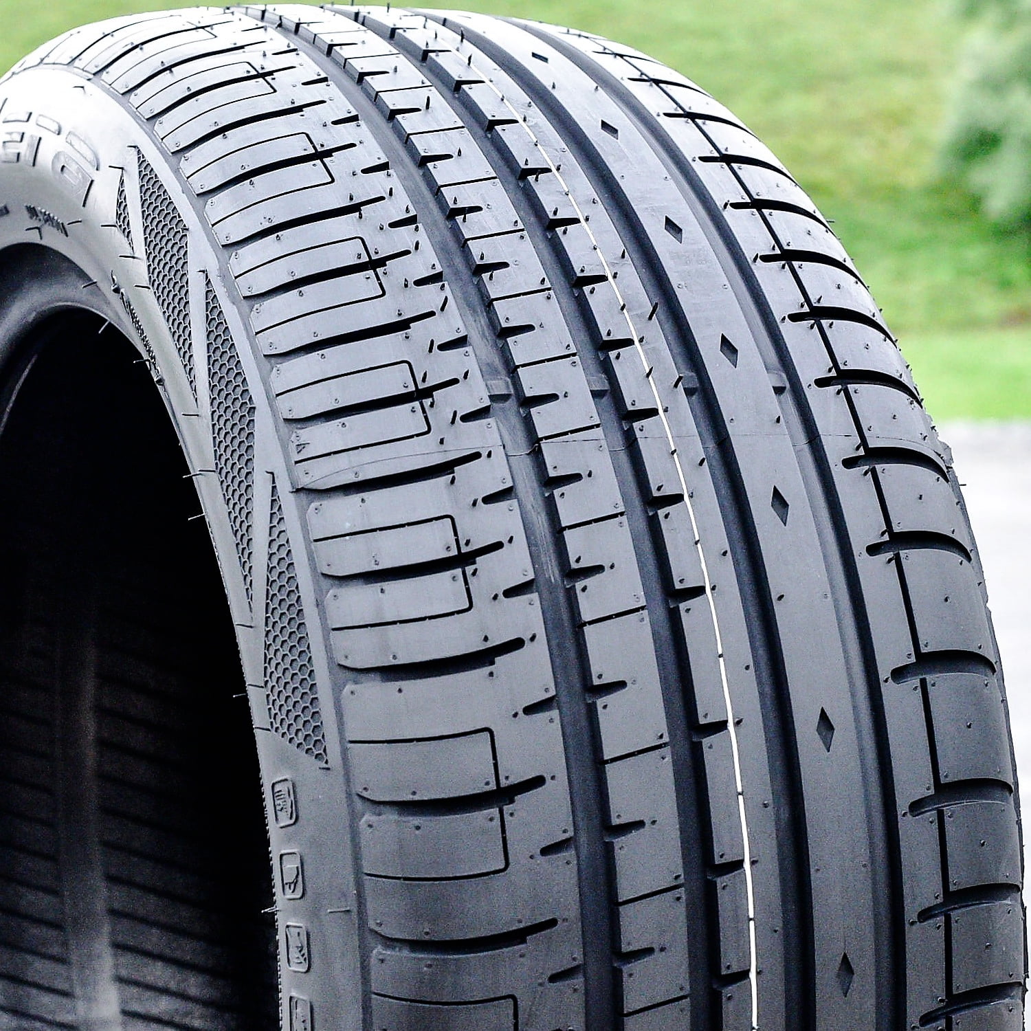【accelera PHI-R 225/40ZR20 101W】夏タイヤ【Jupiter 20インチ 8J6HPCD139.7+32】23年製 バリ溝 200系ハイエース等　(STC001) Set of 4 Accelera Phi-R 225/40ZR20 225/40R20 101W XL High